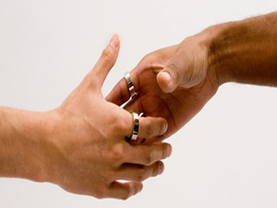 SEXUALITY: Ο ιός του HPV μεταδίδεται με αγκαλιές και χειραψίες;